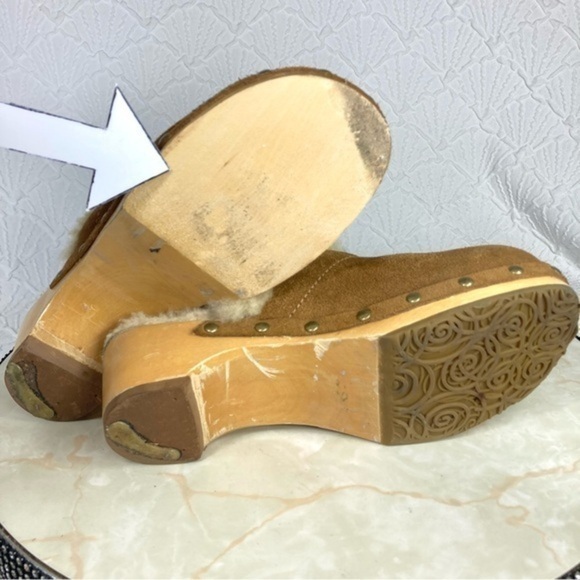 UGG Mules Womens Size 5 Tan Suede Australia Kalie Sheepskin Studded Wooden Clogs - Picture 13 of 13
